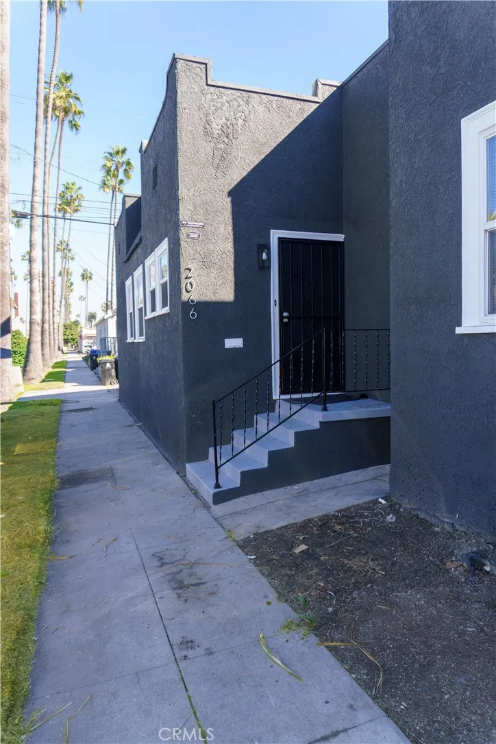 5700 Cimarron St, Los Angeles, California 90062 home-pic-3