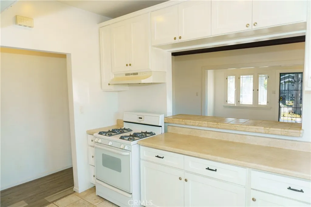 5700 Cimarron St, Los Angeles, California 90062 home-pic-6