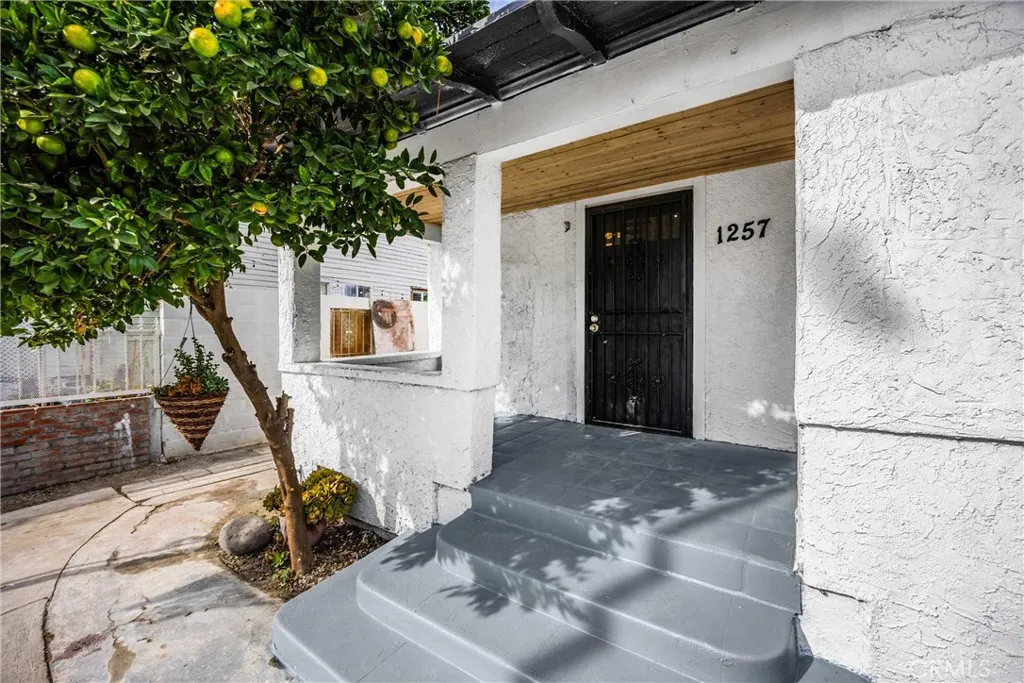 1257 E 51st, Los Angeles, California 90011 home-pic-1