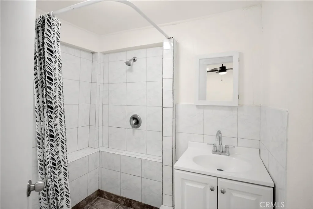1257 E 51st, Los Angeles, California 90011 home-pic-6