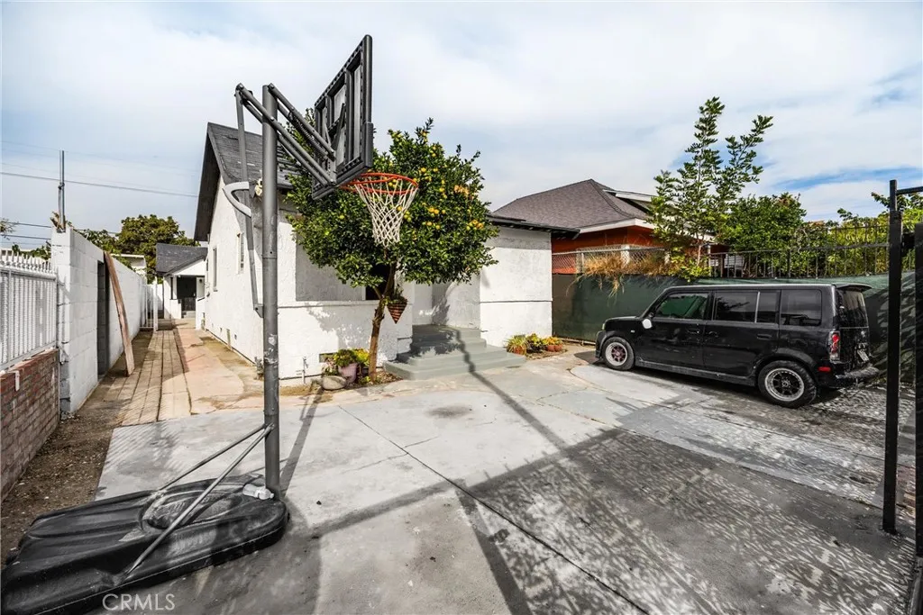 1257 E 51st, Los Angeles, California 90011 home-pic-30