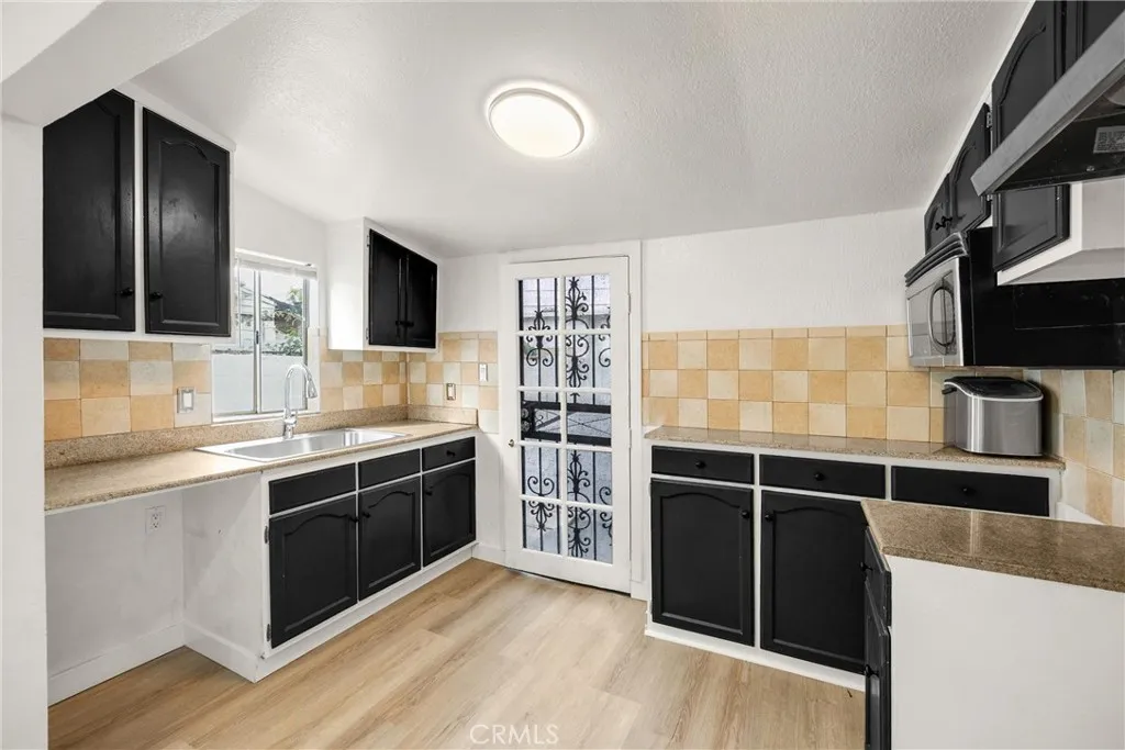 1257 E 51st, Los Angeles, California 90011 home-pic-10