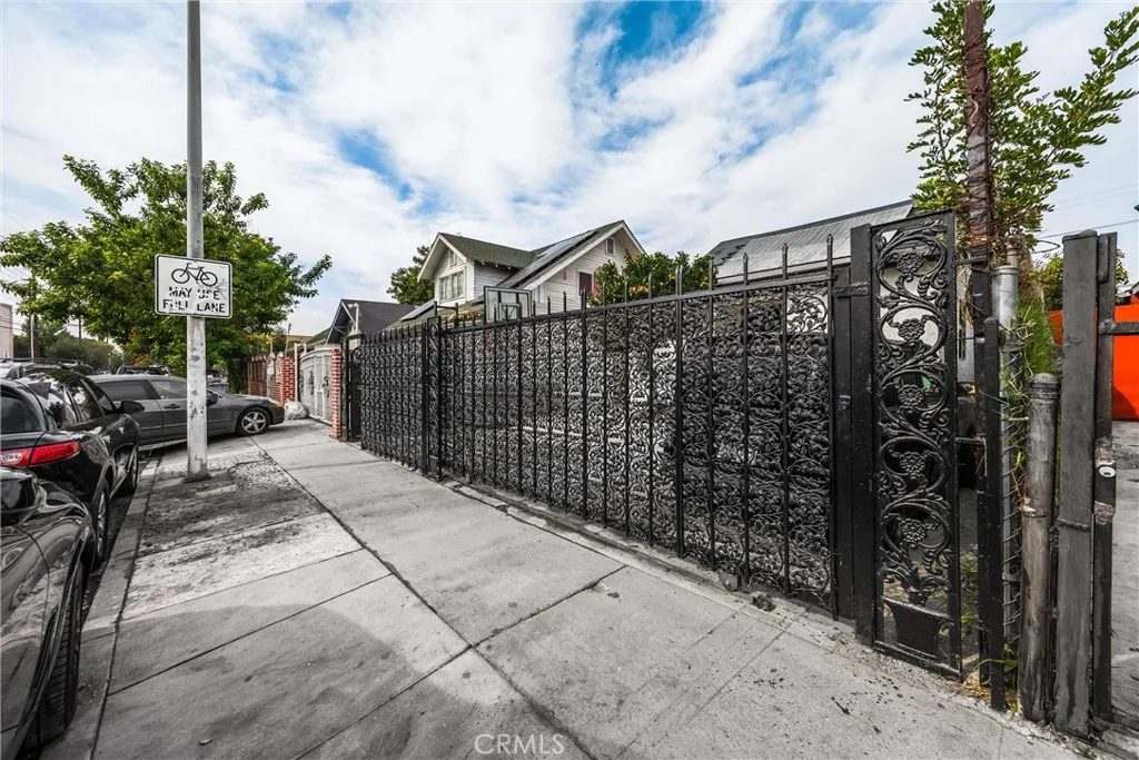 1257 E 51st, Los Angeles, California 90011 home-pic-28