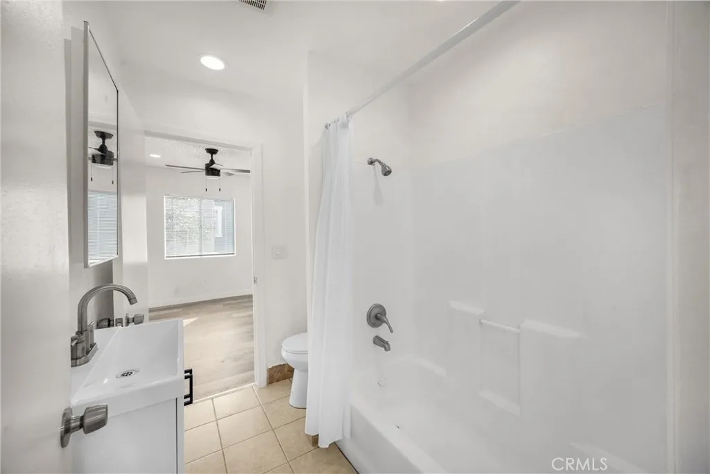 1257 E 51st, Los Angeles, California 90011 home-pic-26