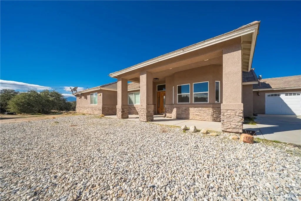 5378 Bellflower Street, Oak Hills, California 92344 home-pic-0