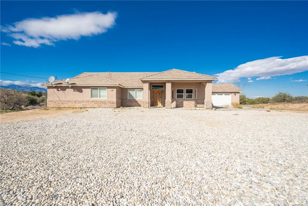 5378 Bellflower Street, Oak Hills, California 92344 home-pic-2