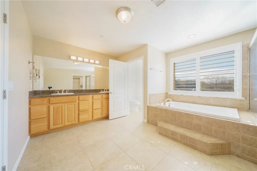 5378 Bellflower Street, Oak Hills, California 92344 home-pic-36