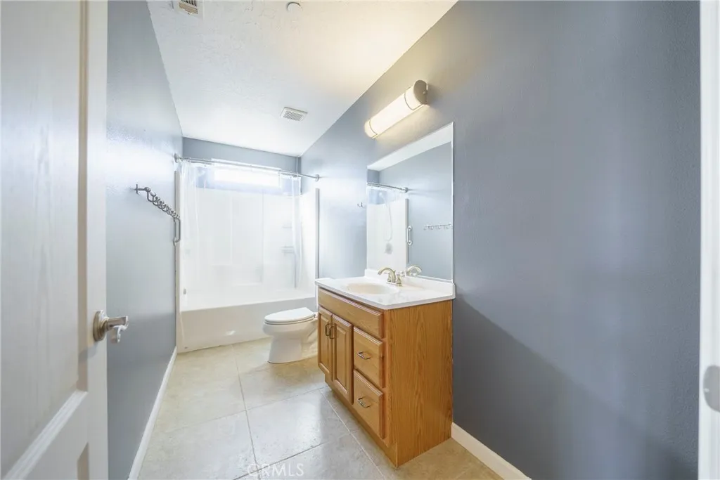 5378 Bellflower Street, Oak Hills, California 92344 home-pic-28