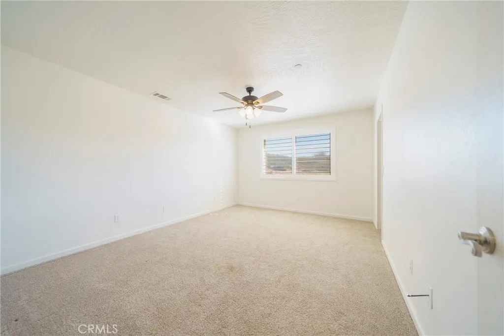 5378 Bellflower Street, Oak Hills, California 92344 home-pic-29