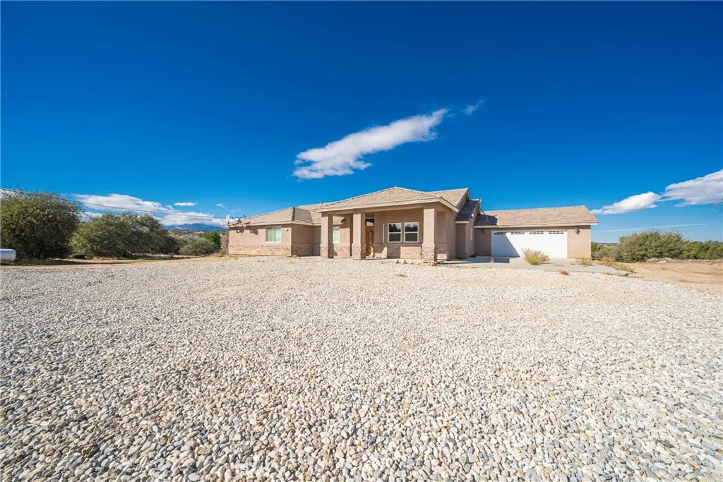 5378 Bellflower Street, Oak Hills, California 92344 home-pic-3