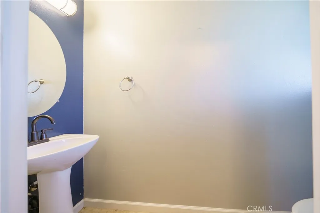 5378 Bellflower Street, Oak Hills, California 92344 home-pic-18