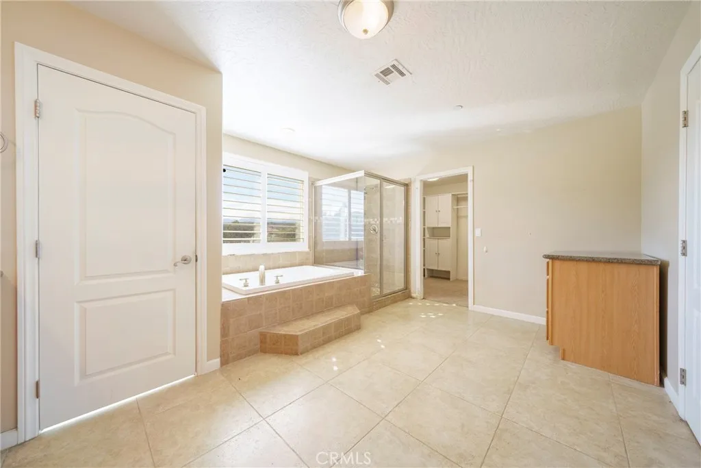 5378 Bellflower Street, Oak Hills, California 92344 home-pic-37