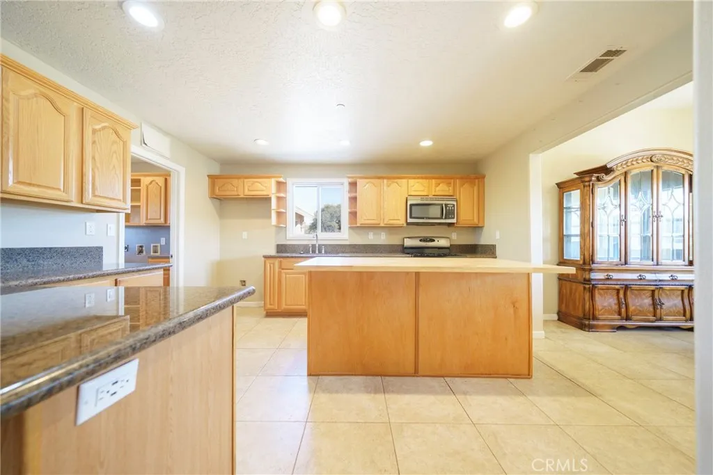 5378 Bellflower Street, Oak Hills, California 92344 home-pic-13