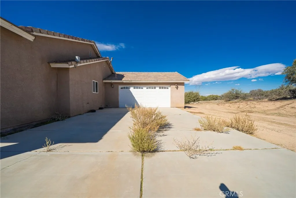 5378 Bellflower Street, Oak Hills, California 92344 home-pic-4
