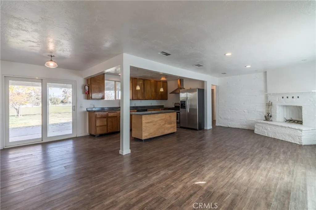 9047 10th Ave, Hesperia, California 92345 home-pic-7