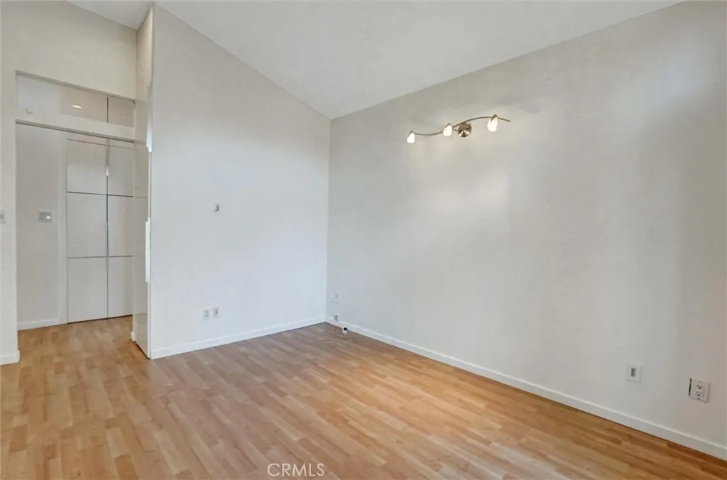 22037 Ybarra, Woodland Hills, California 91364 home-pic-27