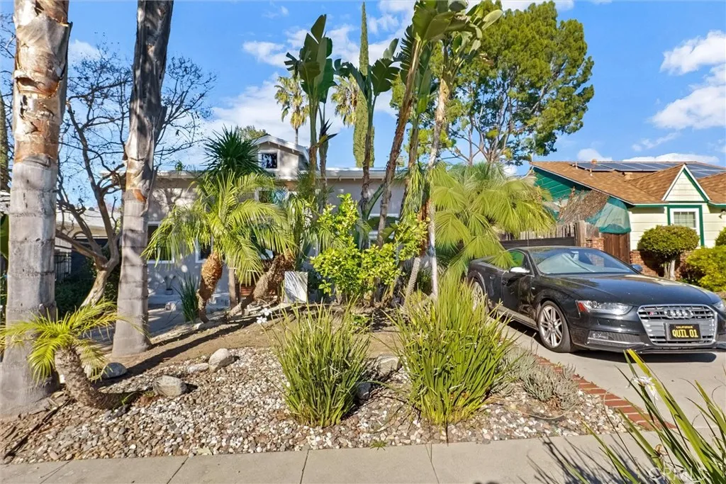 22037 Ybarra, Woodland Hills, California 91364 home-pic-3