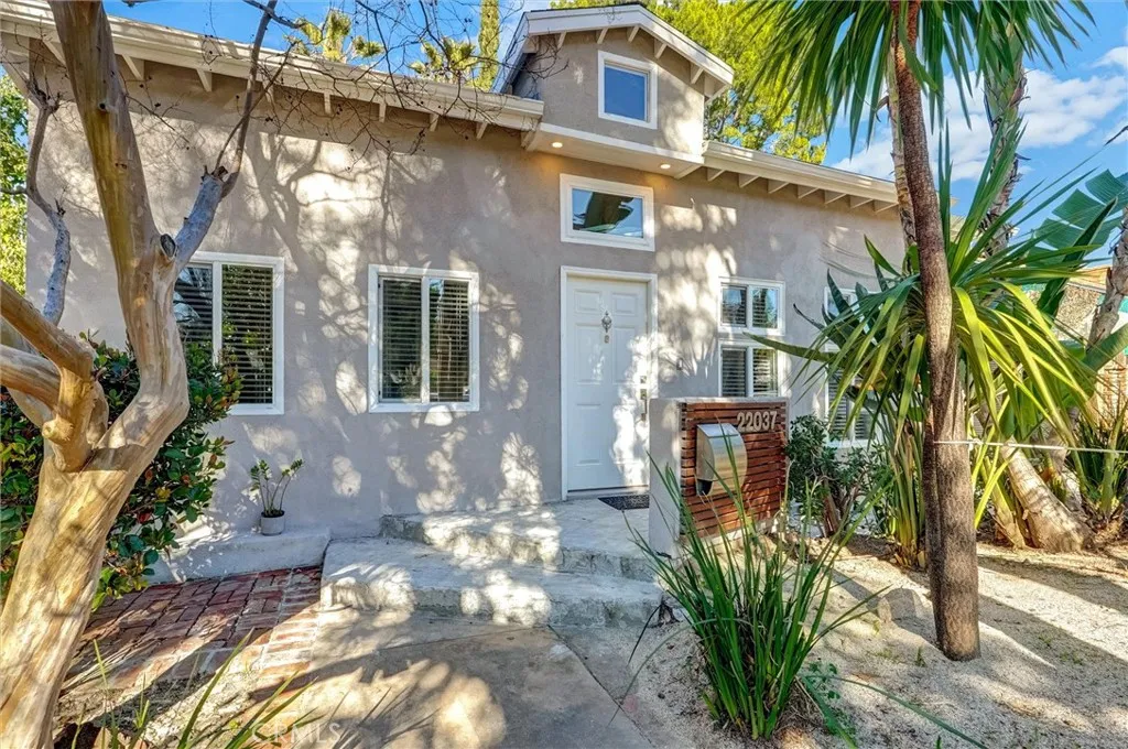 22037 Ybarra, Woodland Hills, California 91364 home-pic-1