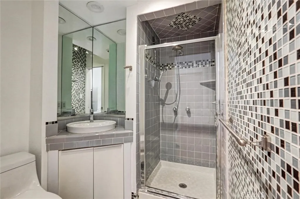 22037 Ybarra, Woodland Hills, California 91364 home-pic-21
