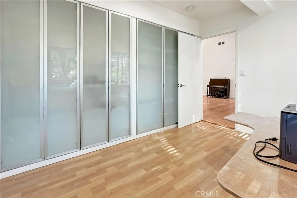 22037 Ybarra, Woodland Hills, California 91364 home-pic-7