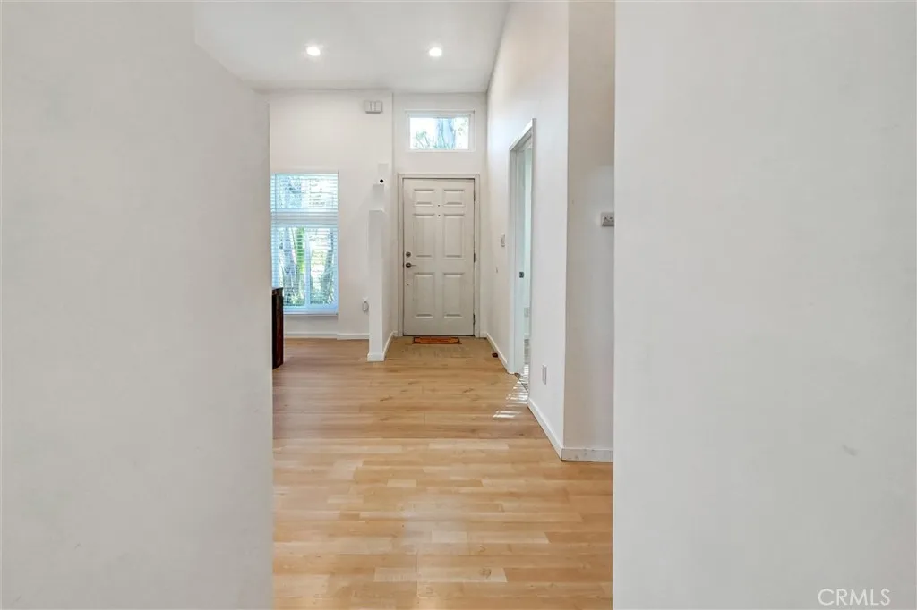 22037 Ybarra, Woodland Hills, California 91364 home-pic-15