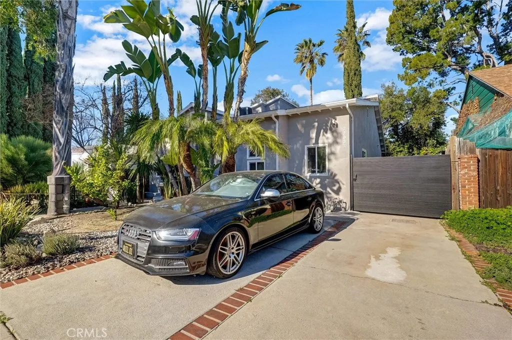 22037 Ybarra, Woodland Hills, California 91364 home-pic-2