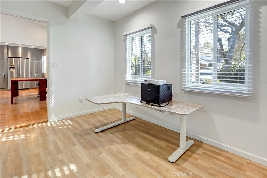 22037 Ybarra, Woodland Hills, California 91364 home-pic-6
