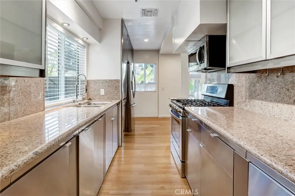 22037 Ybarra, Woodland Hills, California 91364 home-pic-13
