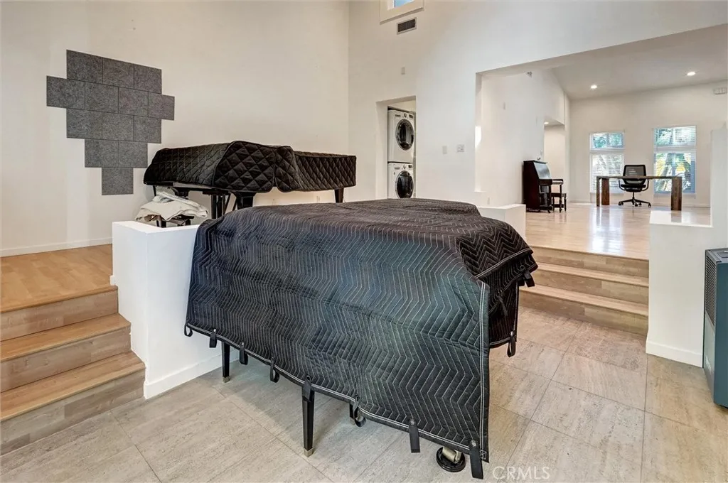 22037 Ybarra, Woodland Hills, California 91364 home-pic-16
