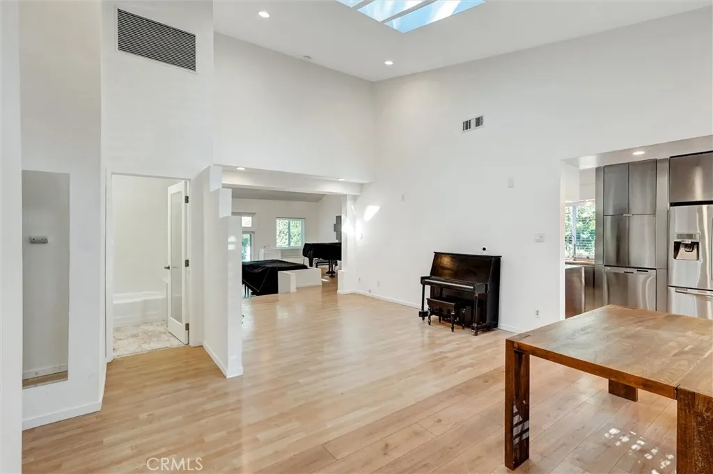 22037 Ybarra, Woodland Hills, California 91364 home-pic-8