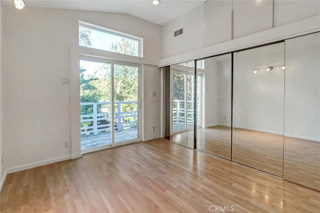 22037 Ybarra, Woodland Hills, California 91364 home-pic-26