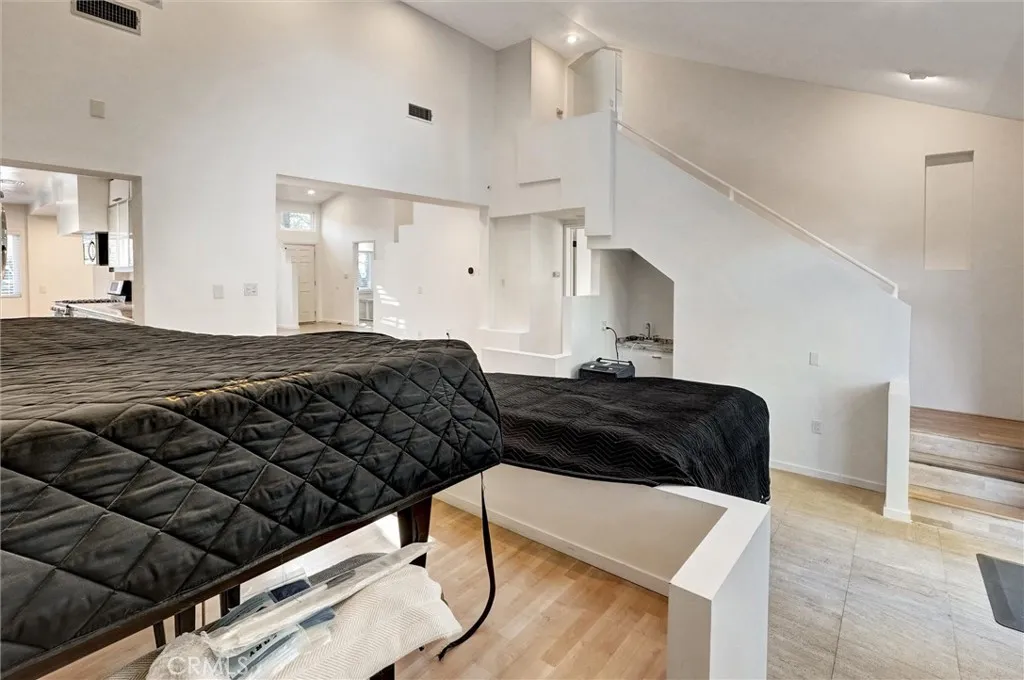 22037 Ybarra, Woodland Hills, California 91364 home-pic-17