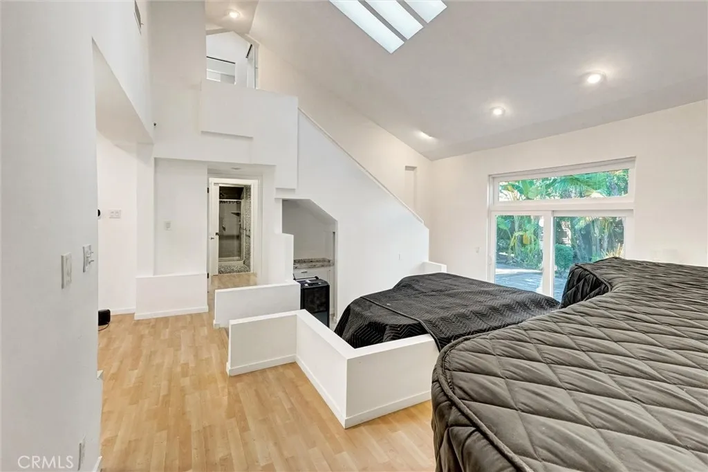 22037 Ybarra, Woodland Hills, California 91364 home-pic-18