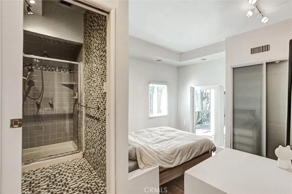 22037 Ybarra, Woodland Hills, California 91364 home-pic-20