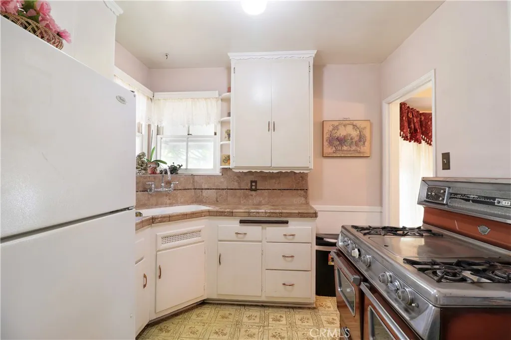 6647 Hereford Drive, East Los Angeles, California 90022 home-pic-6