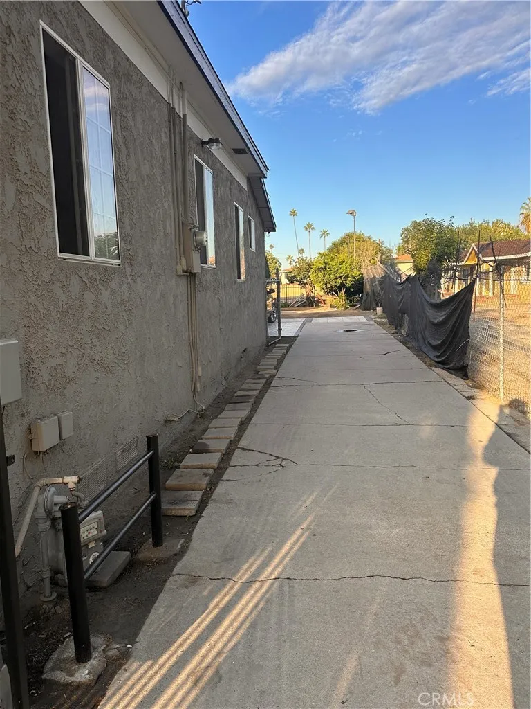 950 N Mountain View, San Bernardino, California 92410 home-pic-2