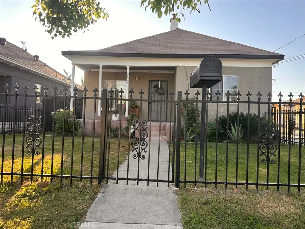 950 N Mountain View, San Bernardino, California 92410 home-pic-1