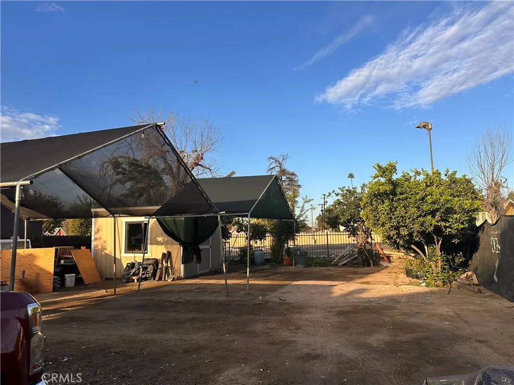 950 N Mountain View, San Bernardino, California 92410 home-pic-3
