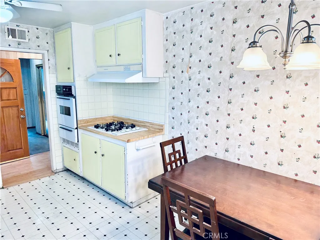 1866 E 213th, Carson, California 90745 home-pic-6