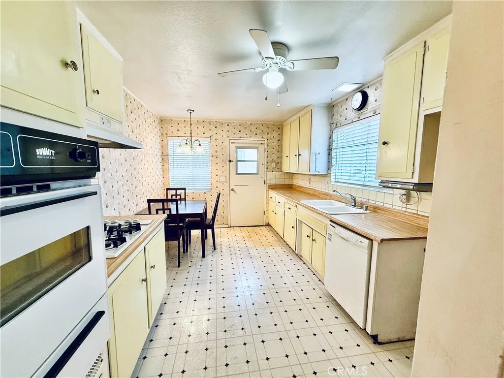 1866 E 213th, Carson, California 90745 home-pic-4