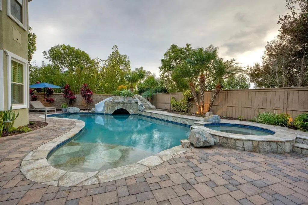 7327 Circulo Papayo, Carlsbad, California 92009 home-pic-8