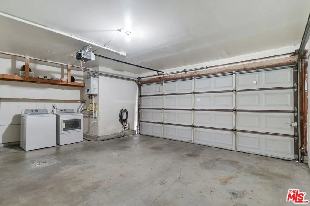 8121 Canby Avenue 4, Reseda, California 91335 home-pic-32