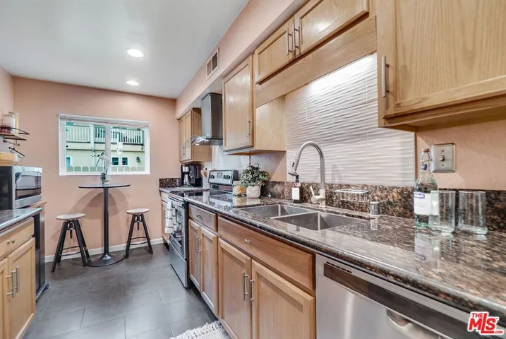 8121 Canby Avenue 4, Reseda, California 91335