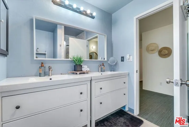 8121 Canby Avenue 4, Reseda, California 91335