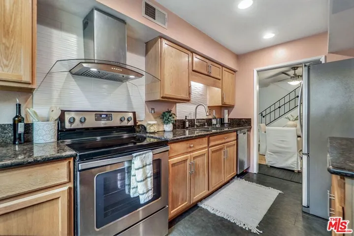 8121 Canby Avenue 4, Reseda, California 91335