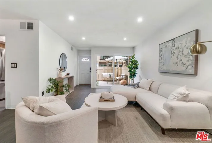 8121 Canby Avenue 4, Reseda, California 91335