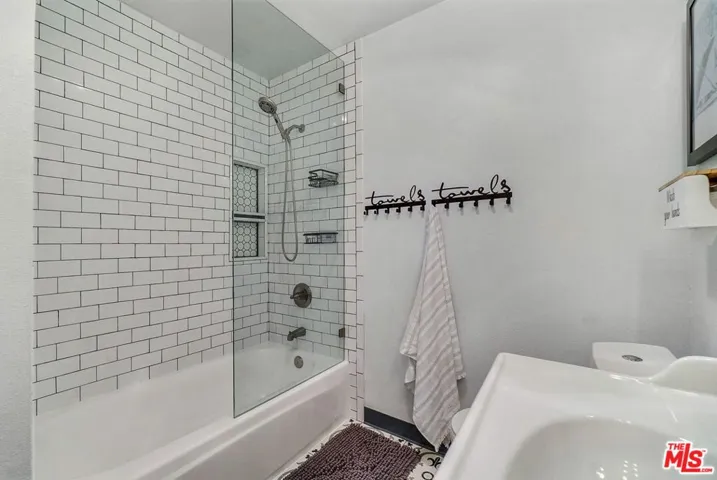 8121 Canby Avenue 4, Reseda, California 91335