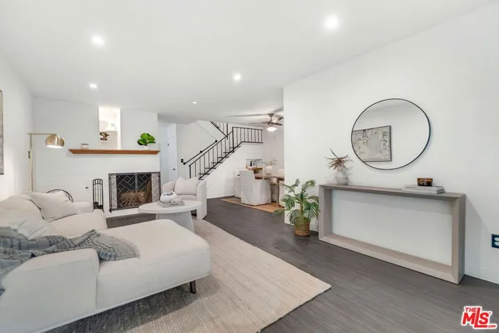 8121 Canby Avenue 4, Reseda, California 91335