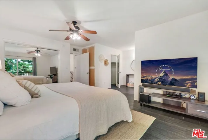 8121 Canby Avenue 4, Reseda, California 91335