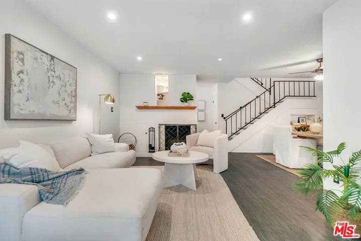 8121 Canby Avenue 4, Reseda, California 91335